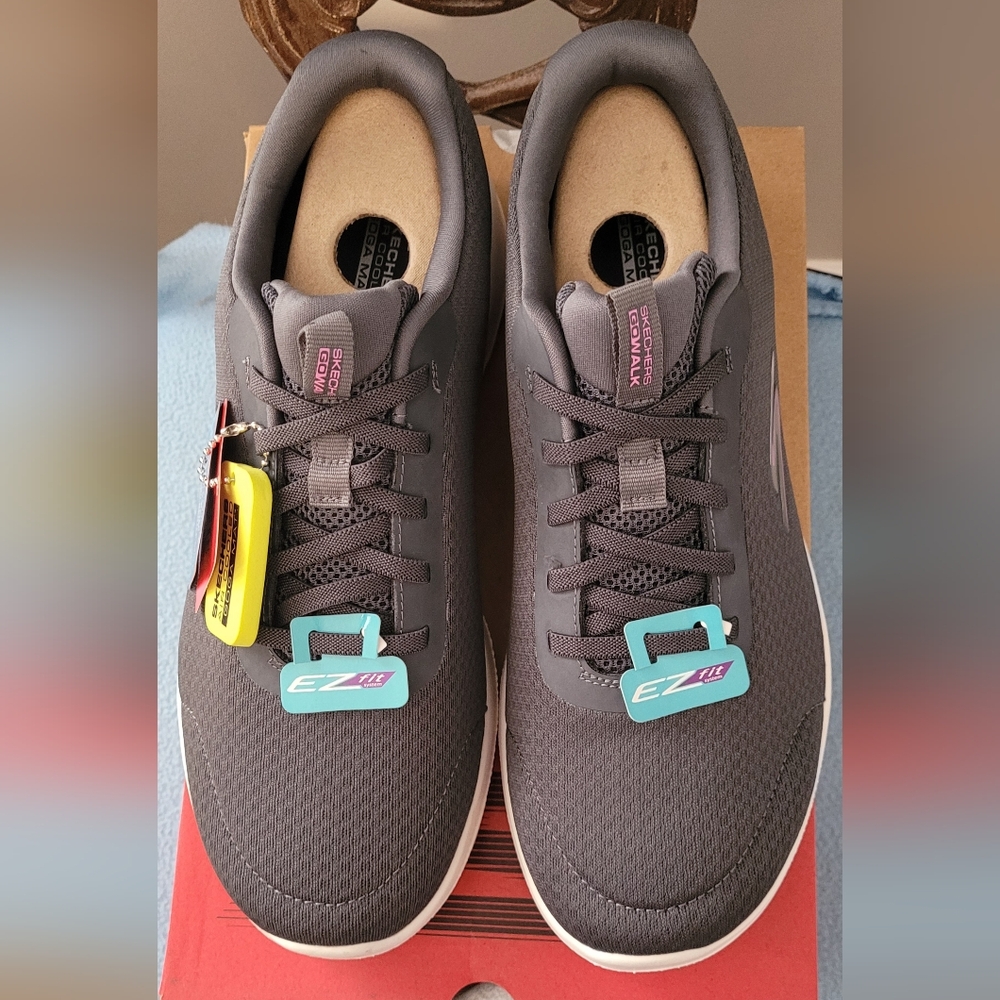 Skechers "Go Walk Joy" Size 10W...NEW